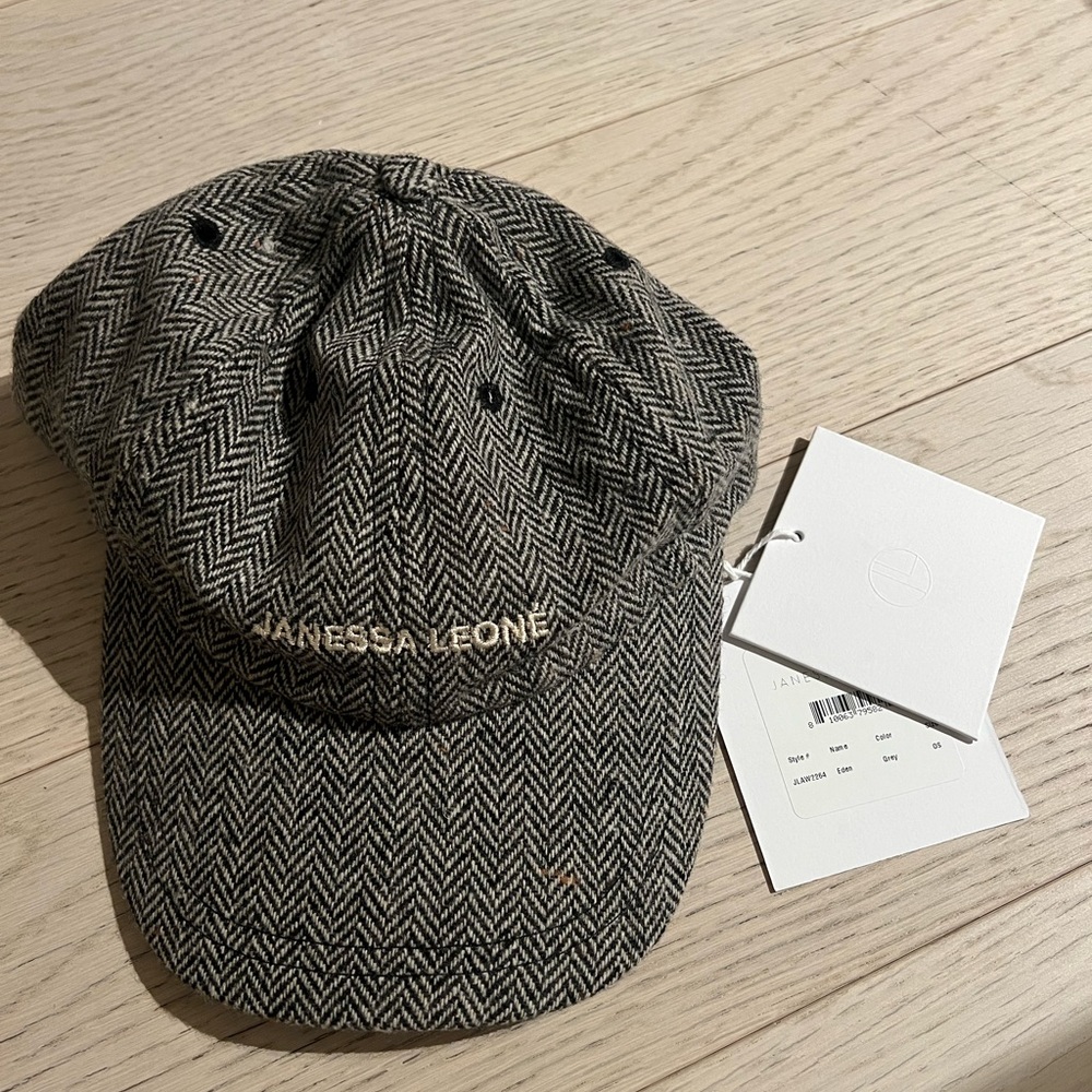 Janessa Leone cap NWT